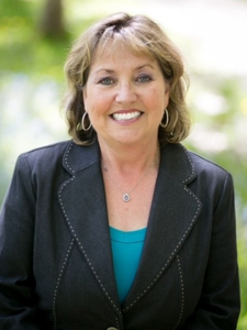 A portrait of Colleen Nyce
